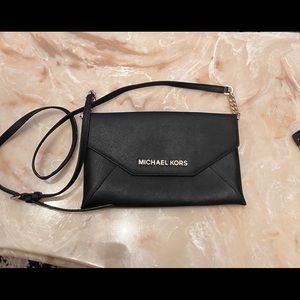 Micheal Kors clutch in black
